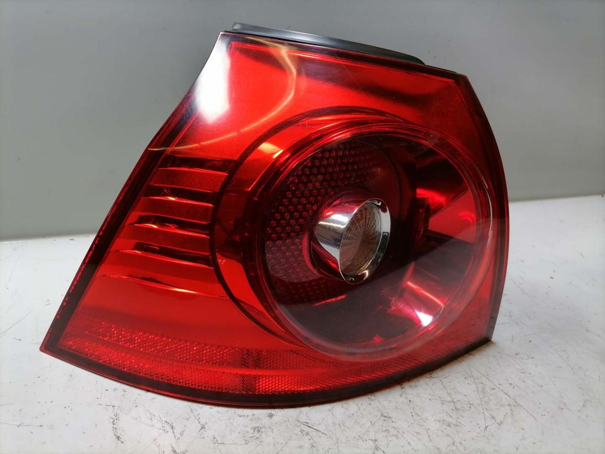 VW Golf V original Rücklicht Rückleuchte außen links Fließheck BJ04